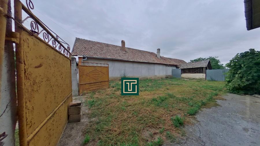 Casă tradițională cu teren generos în Secusigiu, județul Arad - 2