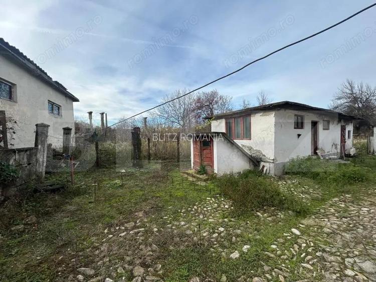 Casa 67 mp, 727 mp teren, 1190 mp extravilan, zona Doicesti