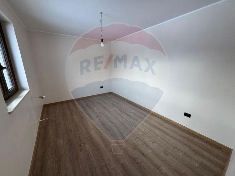 Casa  si  teren zona Balaurul - 17