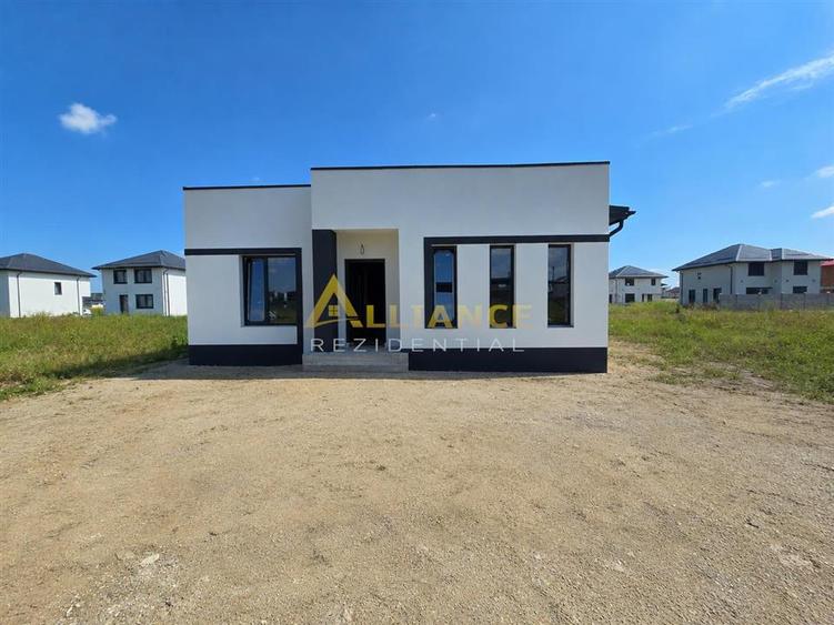 Casa parter- 100m de autobuz- 470mp teren- placa de beton - 1
