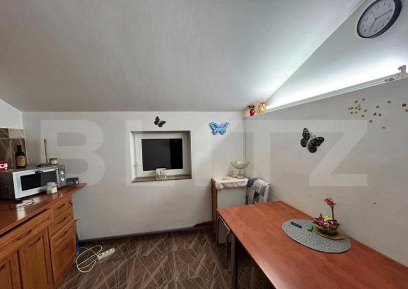 Casa pe 2 nivele , 240 mp , zona Draxlmaier - 9