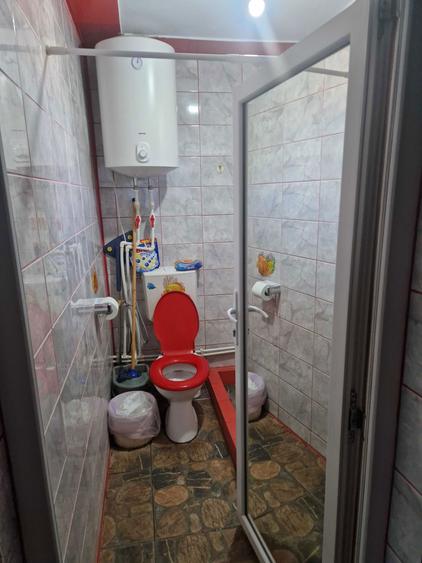 Casa decomandata cu 2 camere - 2