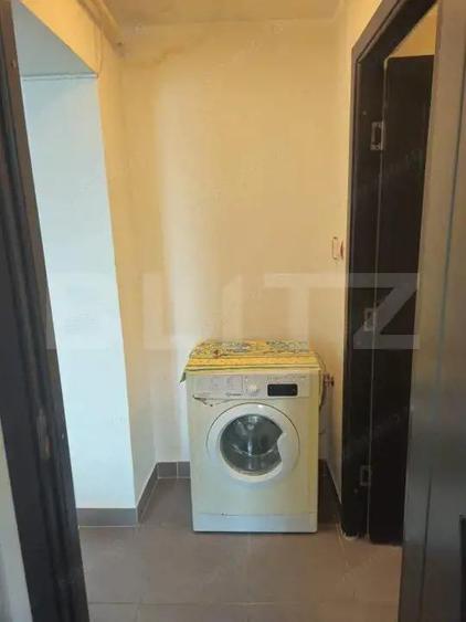 Apartament de vanzare, cu 2 camere, 33 mp, zona Piata 1 Mai - 4