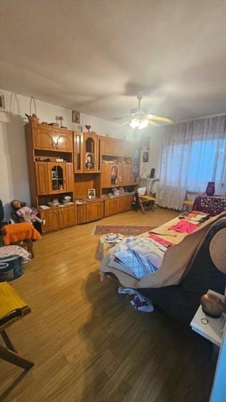 Etaj 1 - 2 camere decomandat - Zimbru - Cofetaria A la Grec - 4