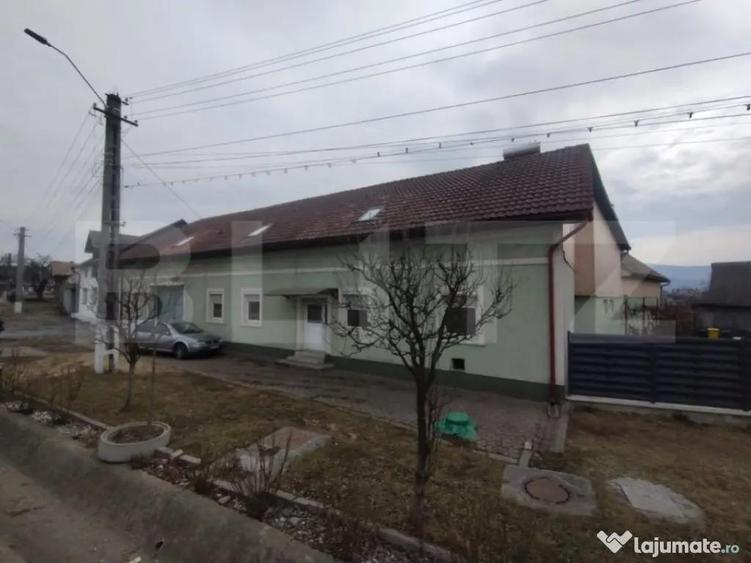 Casa 4 camere,200mp,teren 3000 mp,zona Livezile - 1