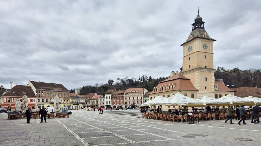 Piața Sfatului, apartament cu 2 camere, termen lung. - 1