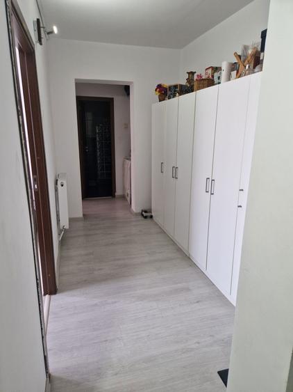Ofer camera in apartament 2 camere Pitesti - 1
