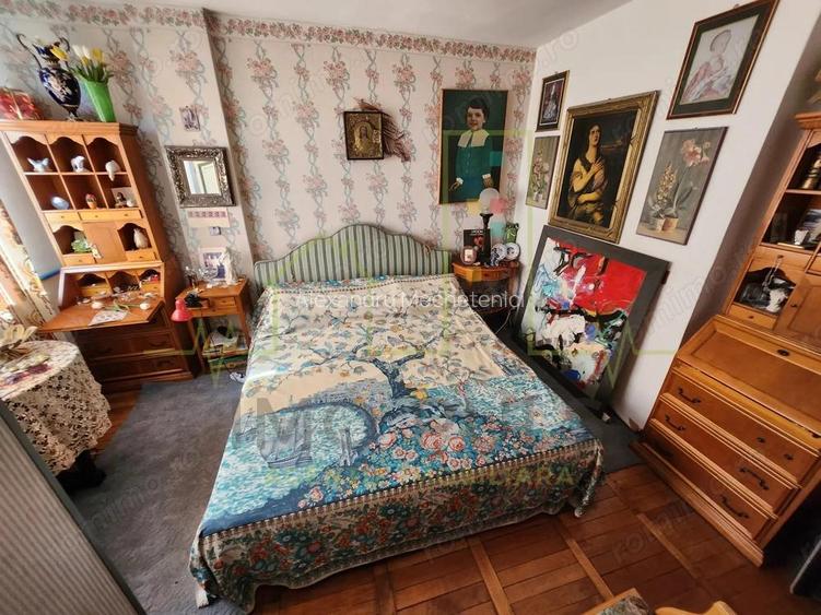 Ultracentral. Vedere la catedrala. Etaj intermediar. Modificat in 3 camere.