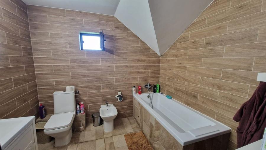 Casă spațioasă cu 4 camere plus teren 5.7 ari, Sat Sasar Comision 0 - 15