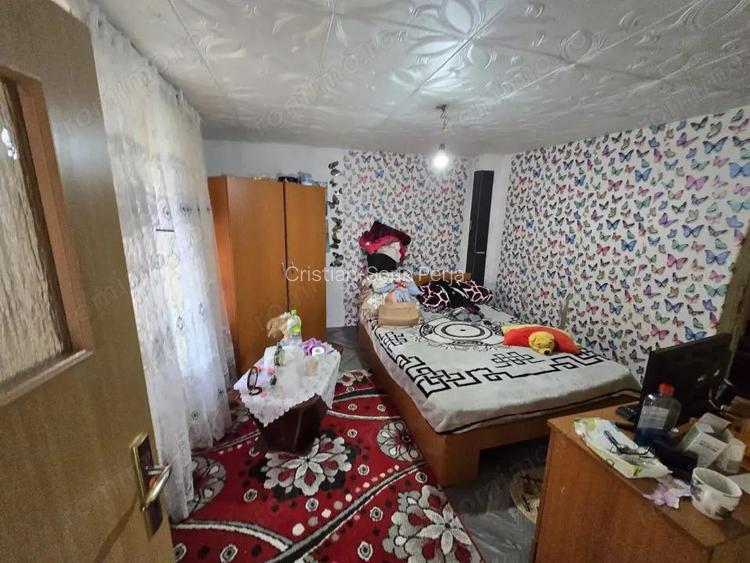 Casa Caline?ti, Carstieni