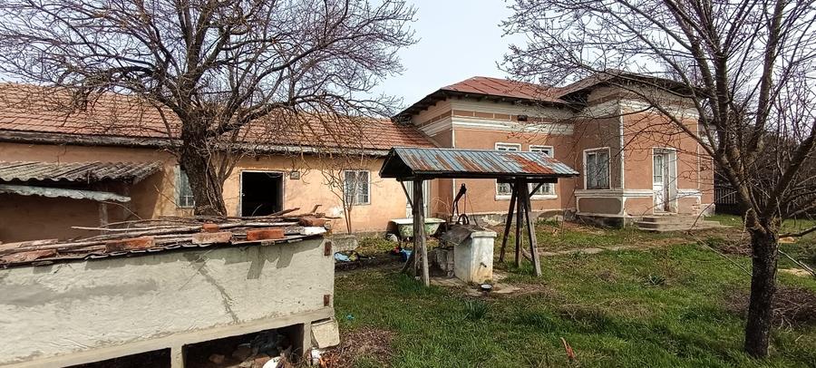 Vând casa 9 camere - 4