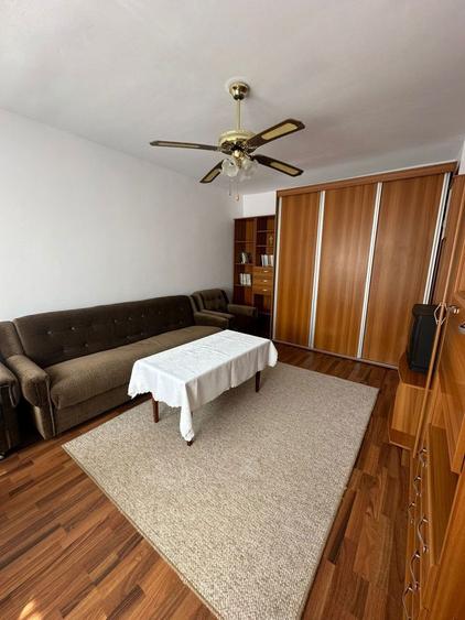 Inchiriez apt 2 cam decomandat - 1