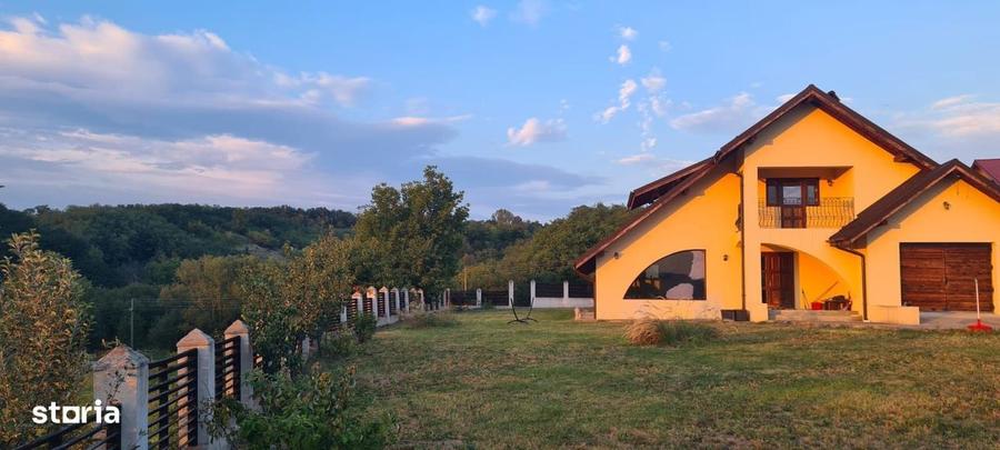 Refugiu la munte - casa cu 3070 mp teren ?i vedere spre Varful Ranca - 3