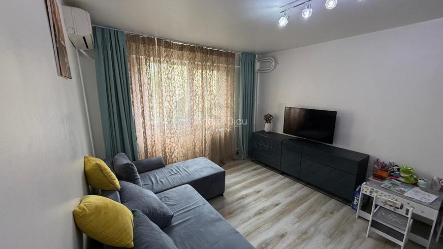 Apartament cu 2 camere semidecomandat în P-ța Victoriei Apartament cu 2 camere semidecomandat în P-ța Victoriei
