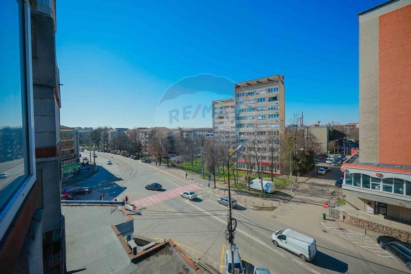Apartament cu 3 camere de vânzare în zona Rogerius - 17