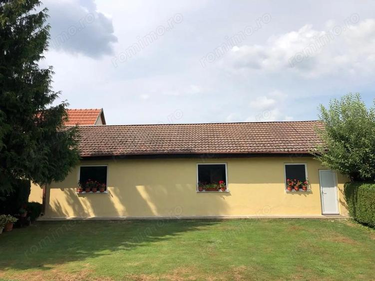 BRASADAS vinde casa cu 7 camere si teren 1100mp in zona Soarelui. - 2