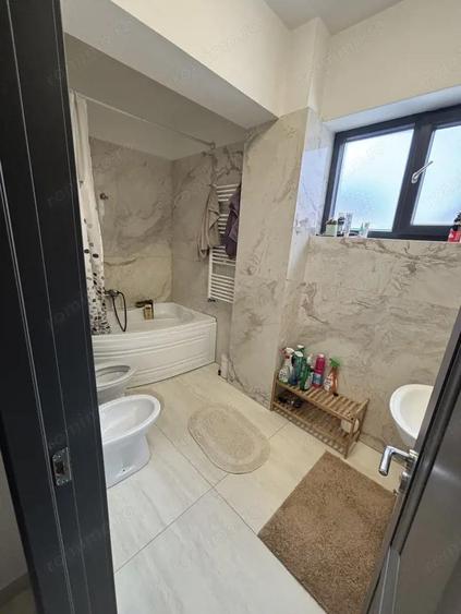 Apartament cu 3 camere de vanzare parter zona Dem Radulescu Rm Valcea - 7