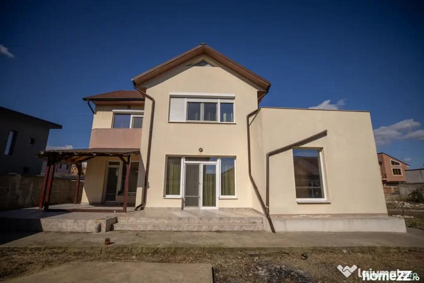 Casă cu 6 camere cu Teren 558 Mp în Central