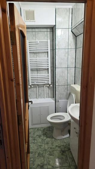 Apartament cu 4 camere decomandat în Casa de Cultură
