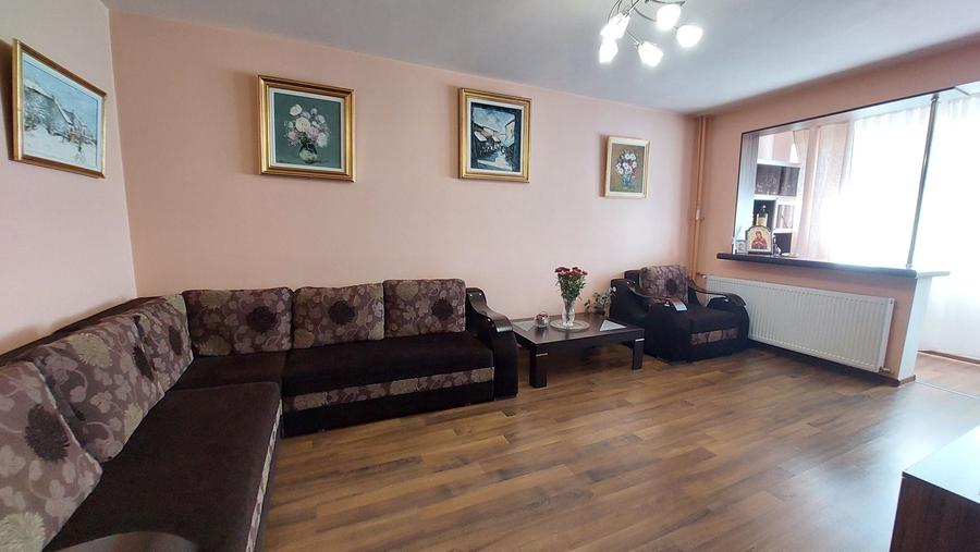 Apartament cu 2 camere decomandat, mobilat în Titan