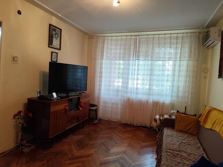 Apartament cu 2 camere semidecomandat în Craiovei