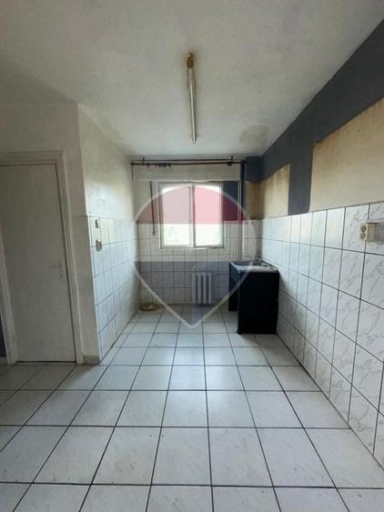 Apartament cu 3 camere decomandat în Rogerius