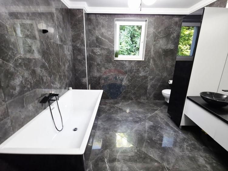 Apartament cu 5 camere de vânzare în zona Precista - 14