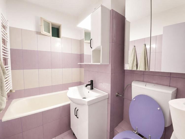 Apartament cu 3 camere decomandat, mobilat în Aradului