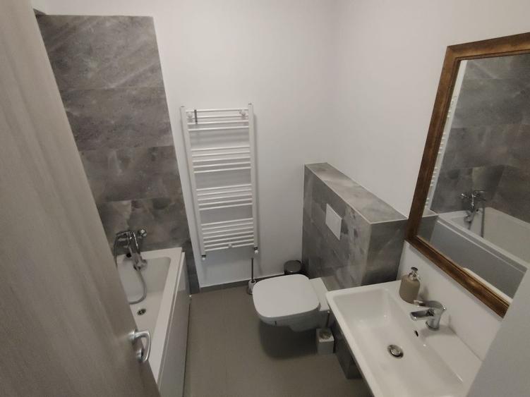 Apartament cu 3 camere decomandat, mobilat în Decebal