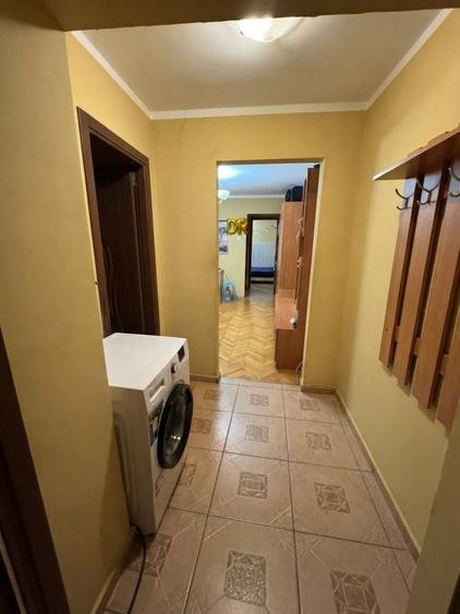 Apartament cu 3 camere semidecomandat în Complex Studențesc