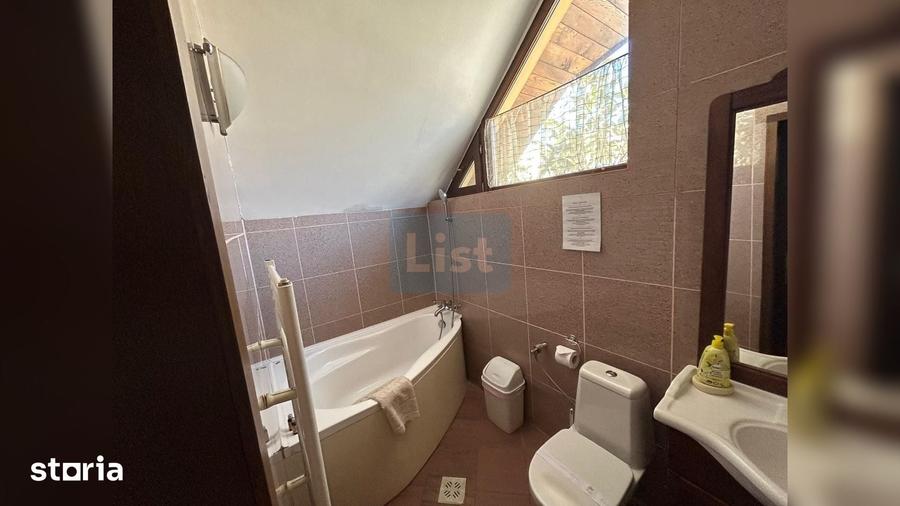 Casă cu 8 camere cu Teren 448 Mp în Central
