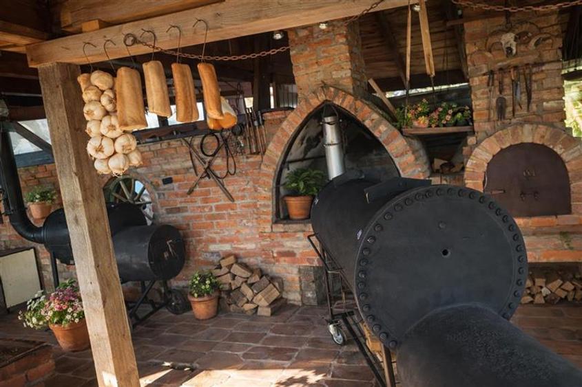 Spațiu comercial, de 380 mp, în Hălchiu