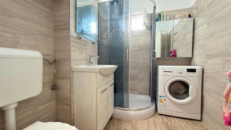 Apartament cu 3 camere semidecomandat, mobilat în Ultracentral