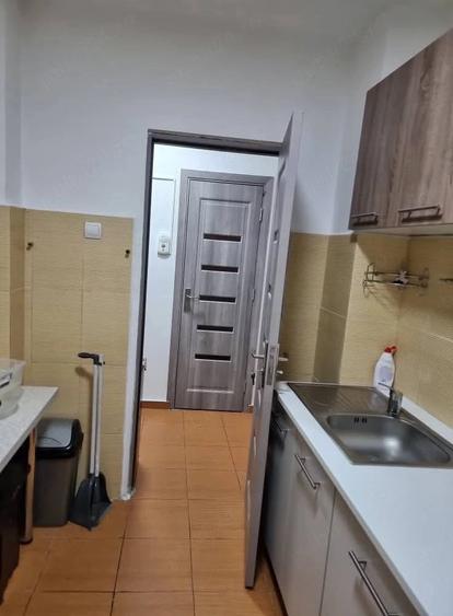 Apartament cu 2 camere semidecomandat în Craiovei