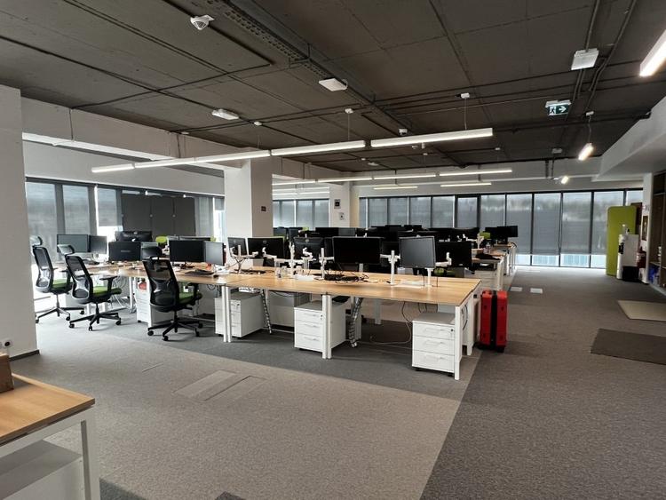 Birou, de 327 mp, în Central