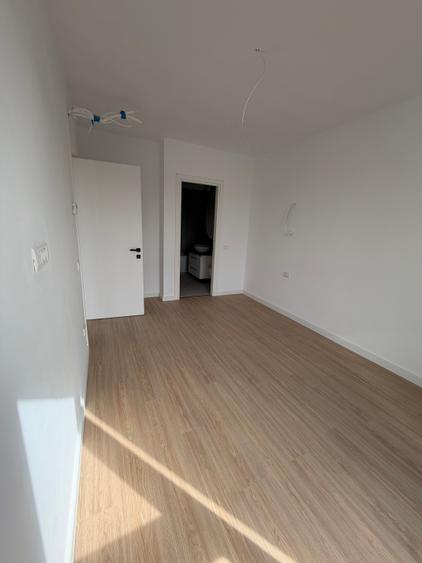 Apartament cu 3 camere decomandat în Voluntari