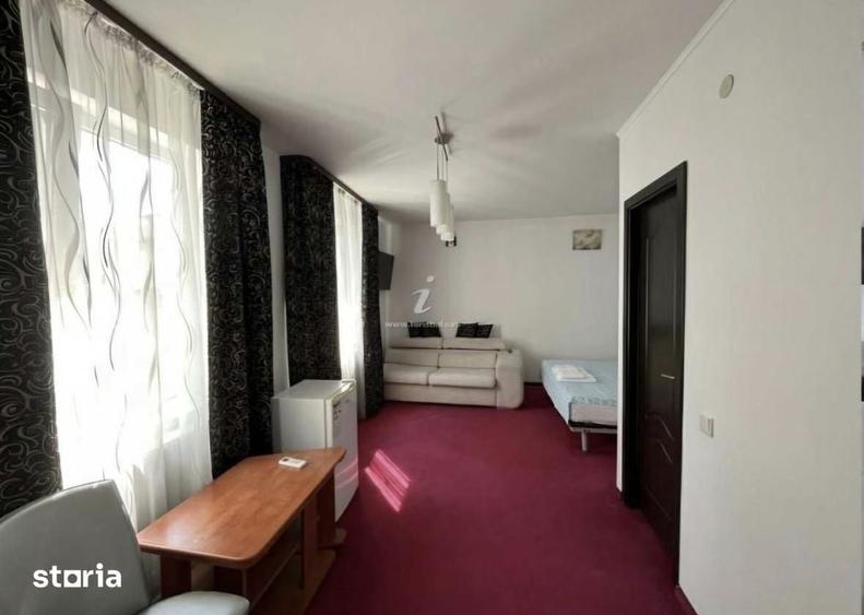 Casă cu 9 camere cu Teren 300 Mp în Nord