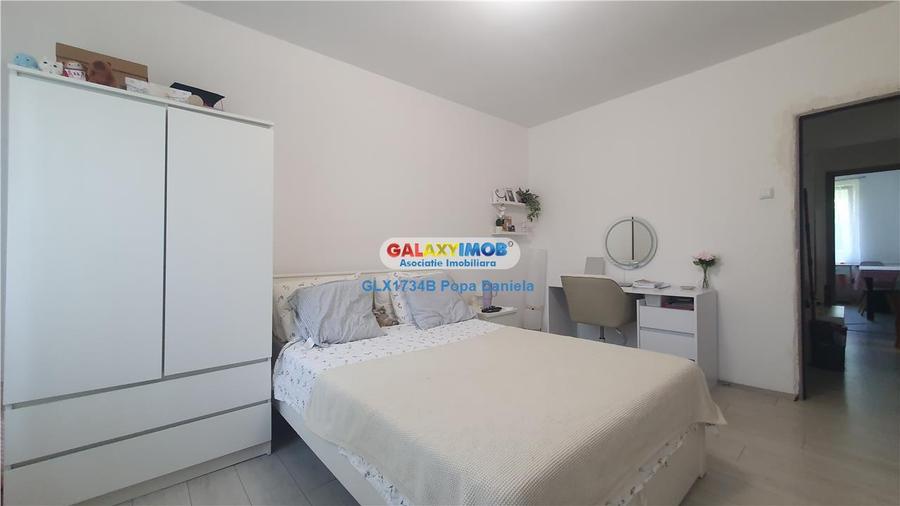 Apartament cu 4 camere semidecomandat în Militari