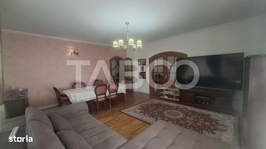 Apartament cu 4 camere decomandat în Central