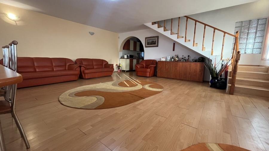 REV2005197 Casa mobilata si utilata cu vedere frumoasa - 7