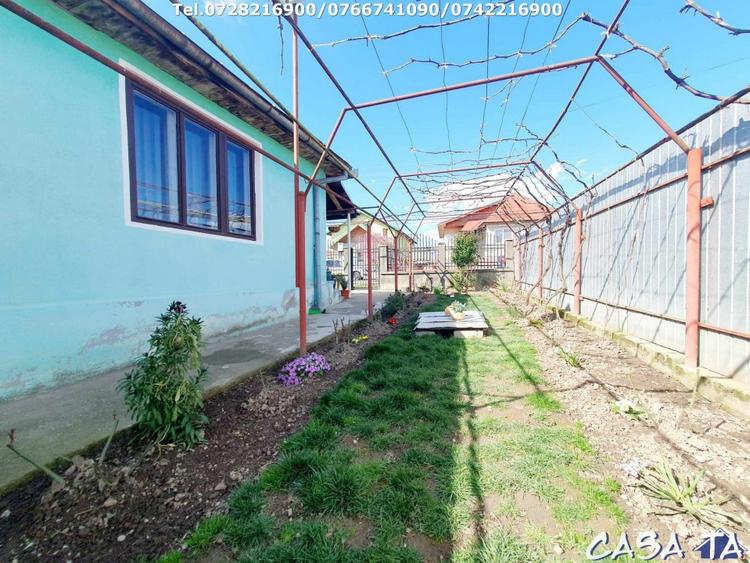 Casă cu 3 camere cu Canalizare în Primăverii