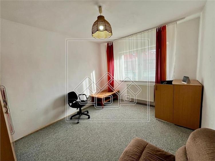 Apartament de vanzare in Sibiu - 2 camere - bloc cu lift - 1