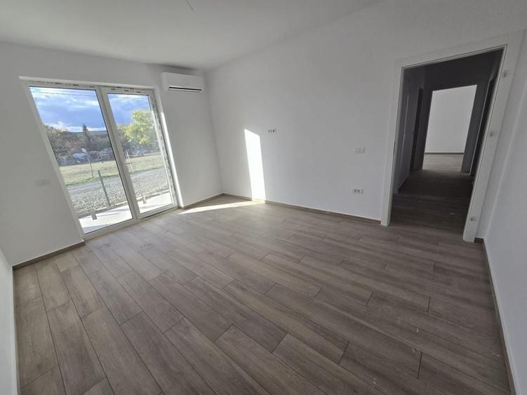 Etaj intermediar. Decomandat. Bucatarie inchisa. - 1