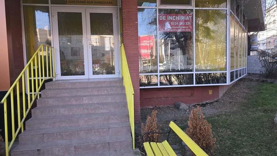 Inchiriez spatiu comercial in Deva, zona ultracentrala (Bld Decebal colt cu I. Creanga), 70 mp - 3