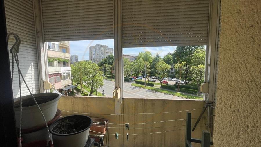 De vanzare Apartament 3 camere Careiului - 9