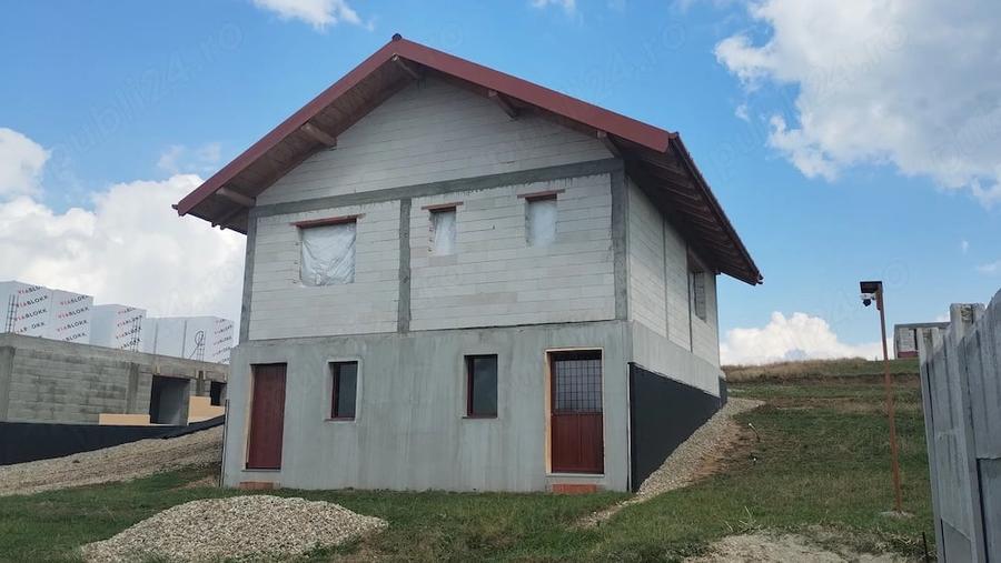 Casă cu Teren 300 Mp în Cordău