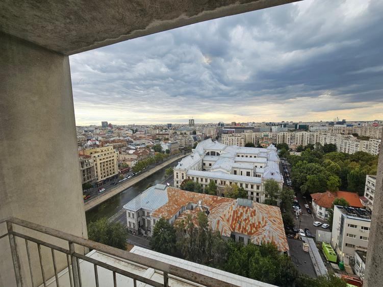 Apartament cu 3 camere semidecomandat în Națiunile Unite
