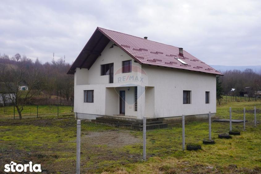 Casa cu 5 camere de vanzare in Piatra, Maramure? - 2