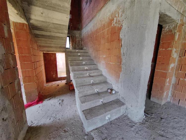 Casa NOUA cu 6 camere in Fantanele - 9