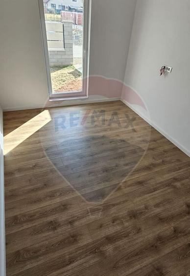 Casa / Vila cu 4 camere de vanzare - 5